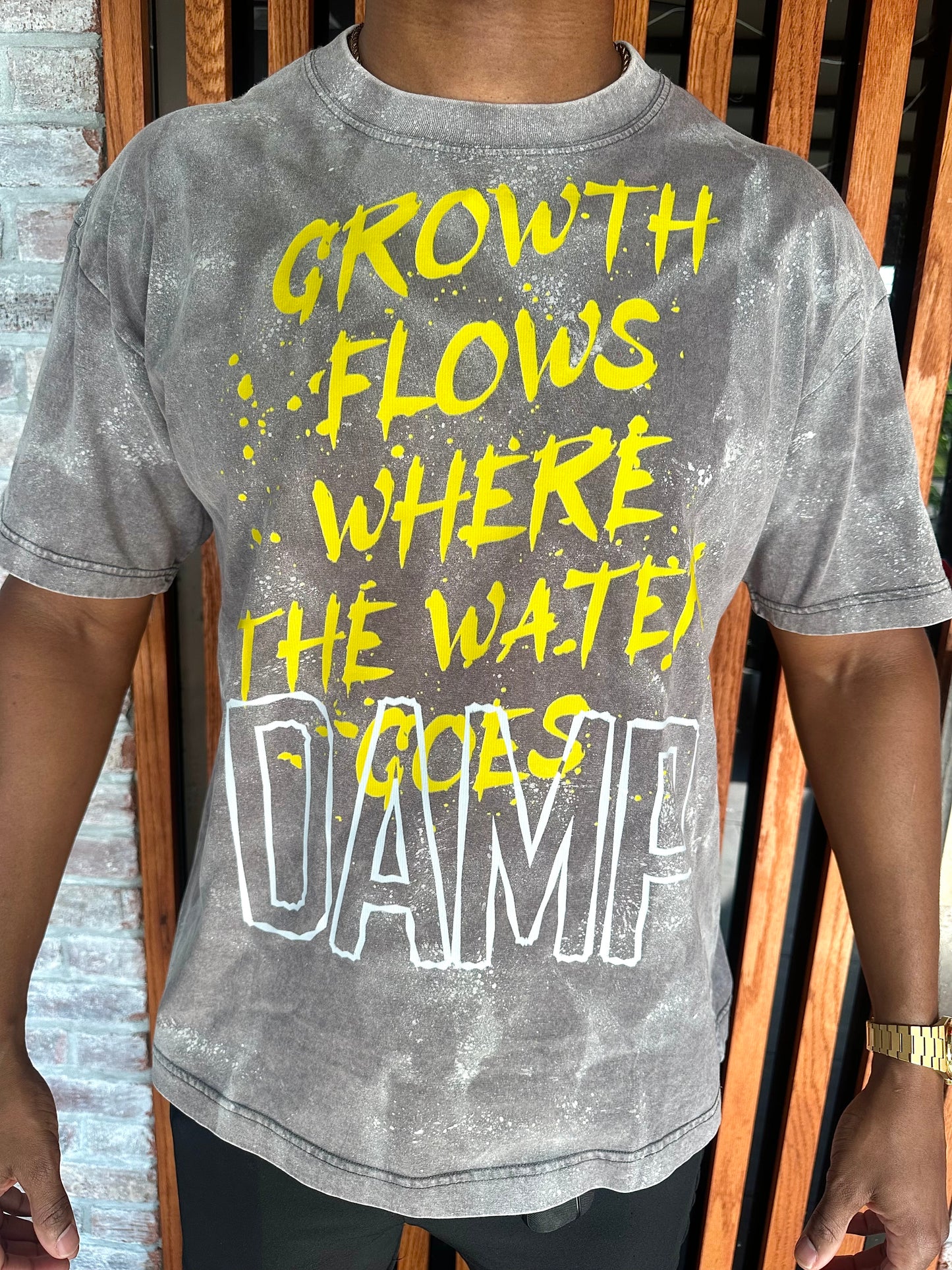 THE GRAY DAMP GROWTH FLOWS MENS’ T SHIRT