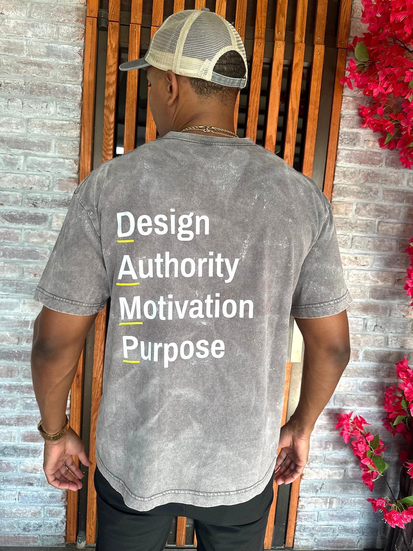 THE GRAY DAMP GROWTH FLOWS MENS’ T SHIRT