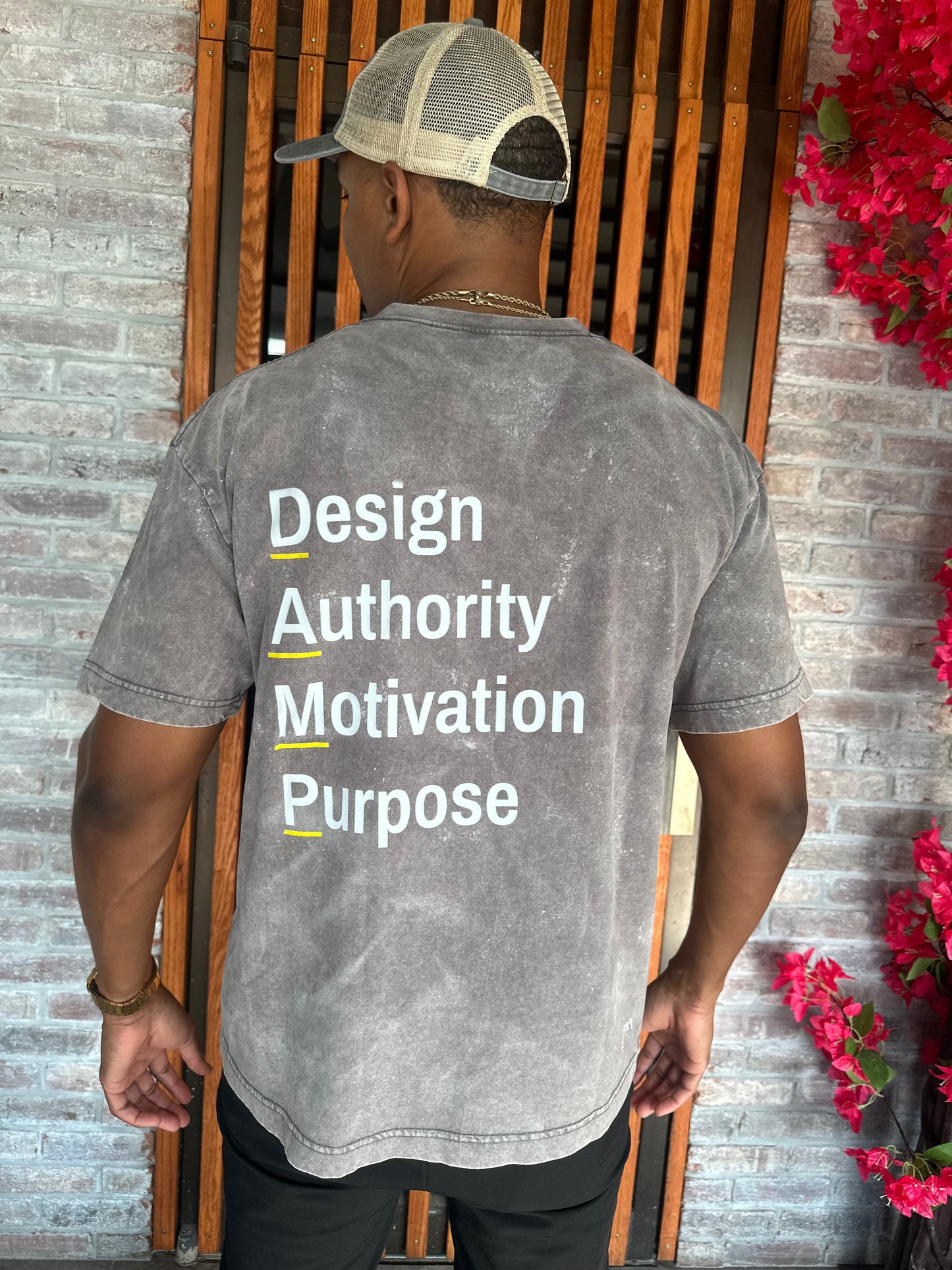 THE GRAY DAMP GROWTH FLOWS MENS’ T SHIRT